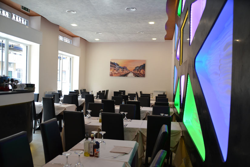 Sala interna del ristorante Marina sul Naviglio – ambiente moderno e accogliente